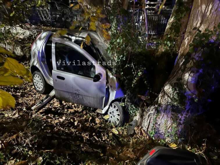 Perde il controllo dell’auto e finisce contro un albero: grave una 22enne di Putignano