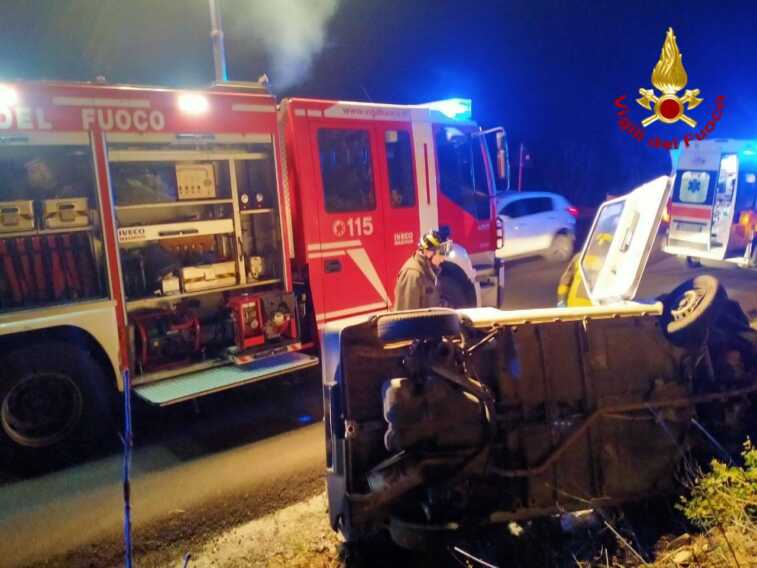 Galleria foto 'Auto fuori strada nel Potentino: muore la 60enne alla guida, ferito il passeggero' - foto 1