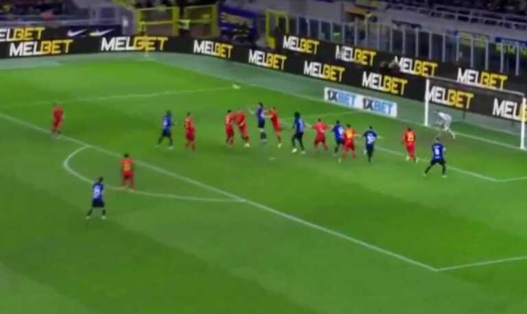 Galleria foto 'Inter-Lecce: giallorossi sconfitti 2-0 a “San Siro”. I nerazzurri vincono con Bisseck e Barella, espulso Banda' - foto 1