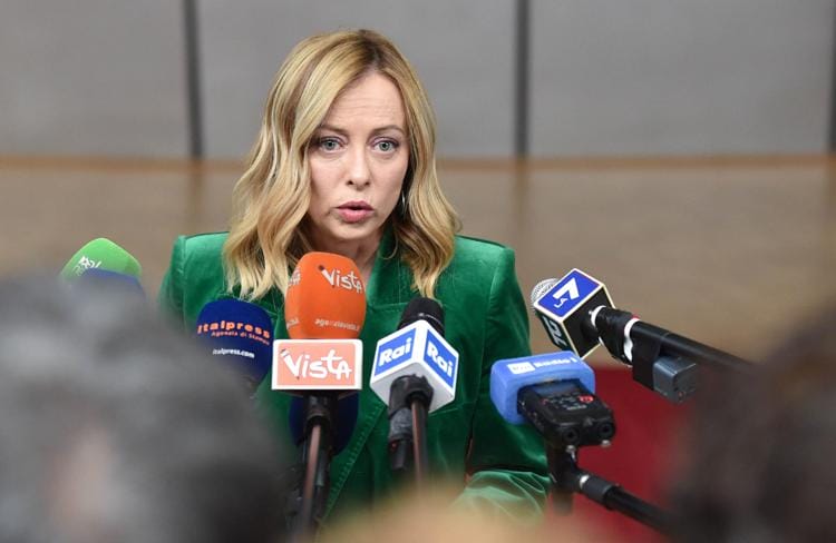 La Manovra 2024 è legge con 200 voti favorevoli. Meloni: «Ora avanti con coraggio e responsabilità»
