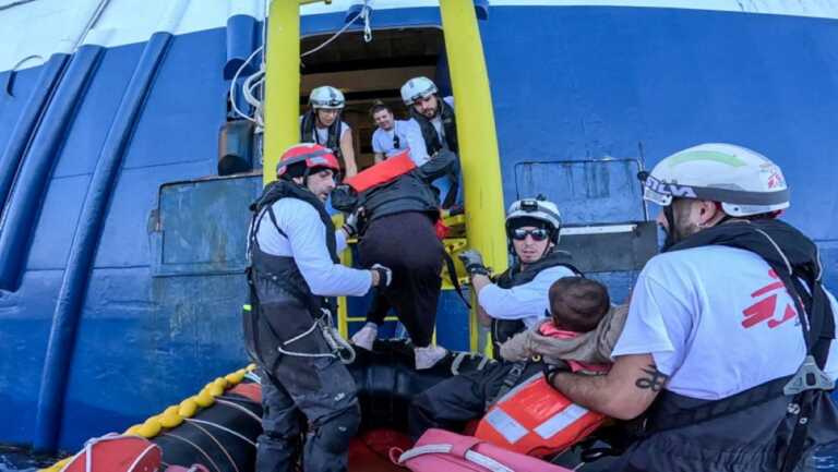 Taranto, in porto la Geo Barents: sbarcati 44 migranti, tra loro 4 bambini con meno di 3 anni
