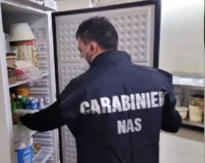 Locali sporchi e alimenti scaduti: chiusa una pasticceria nel Brindisino. Multa da 3mila euro