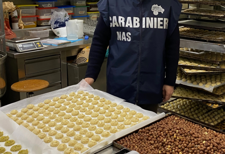 Insetti, poca igiene e prodotti non tracciabili: chiusa una pasticceria a Taranto