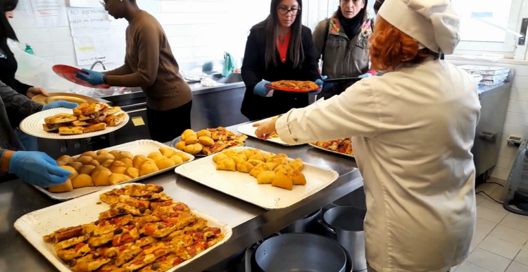 San Paolo, il pranzo di pace natalizio per i più fragili alla Casa delle Culture – VIDEO