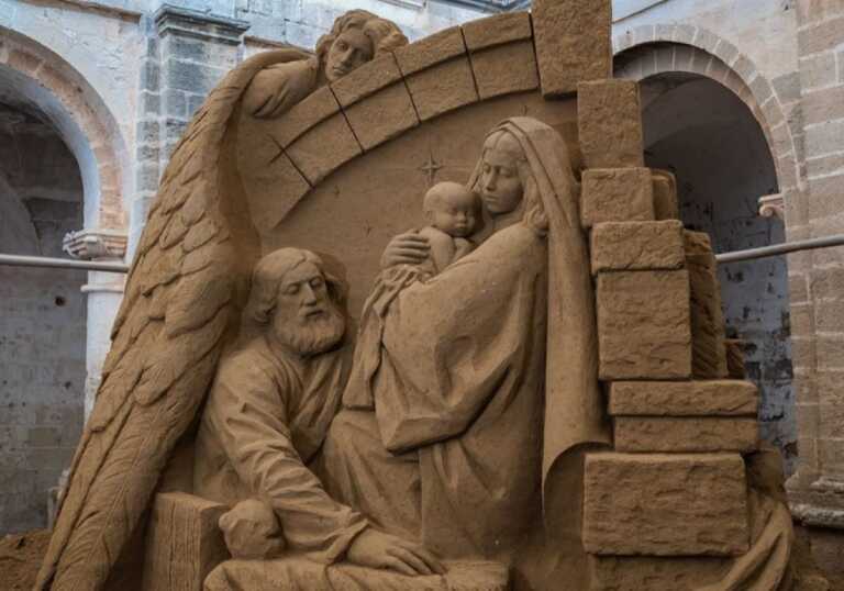 Natale a Scorrano: ecco il contest per le luminarie e il presepe scolpito nella sabbia