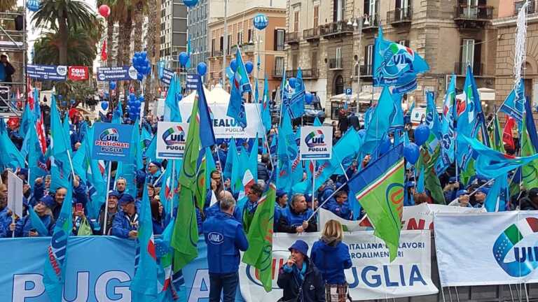 Galleria foto 'Sciopero generale al Sud: in 10mila in piazza a Bari. Bombardieri: «Il Governo non fa le cose giuste» – VIDEO' - foto 1