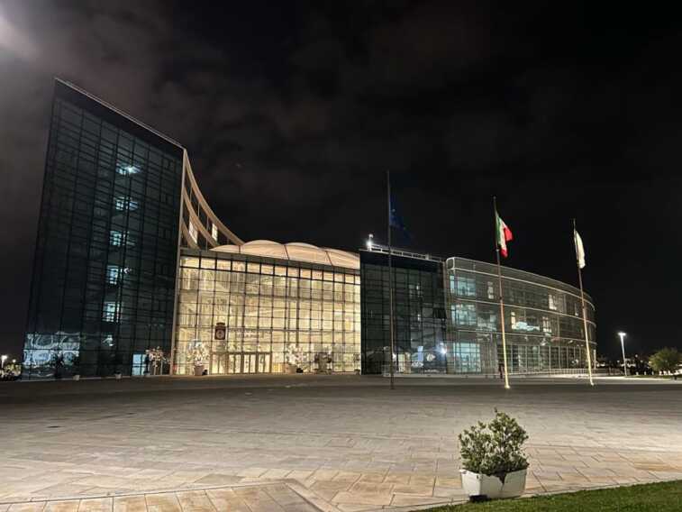 “Plafoniere d’oro” per la nuova sede del Consiglio regionale pugliese: due assoluzioni
