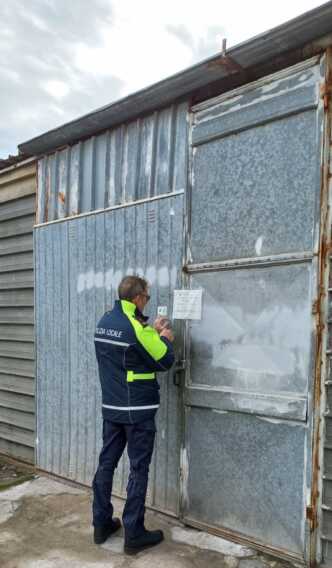 Galleria foto 'Bari, scoperte attività abusive al quartiere San Paolo: sequestrata un’area di 10mila metri quadrati' - foto 2
