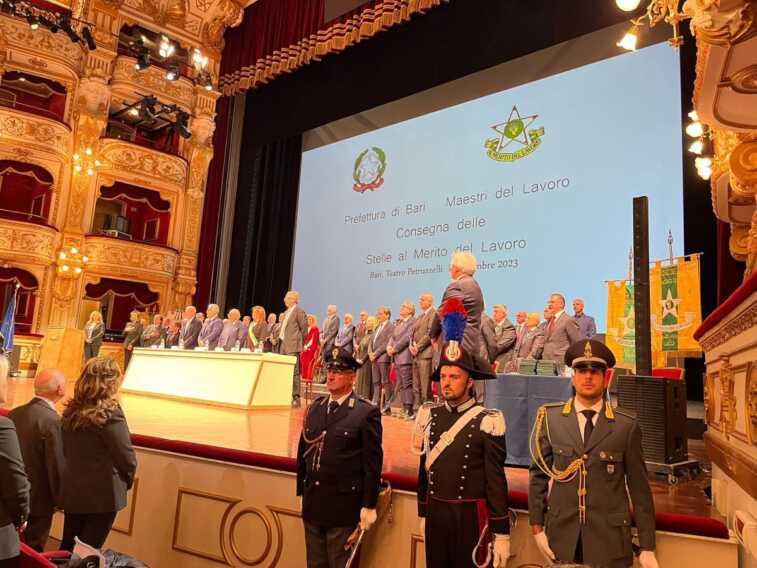 Galleria foto 'Stelle al merito del lavoro: ecco i baresi premiati. La cerimonia al teatro Petruzelli' - foto 1