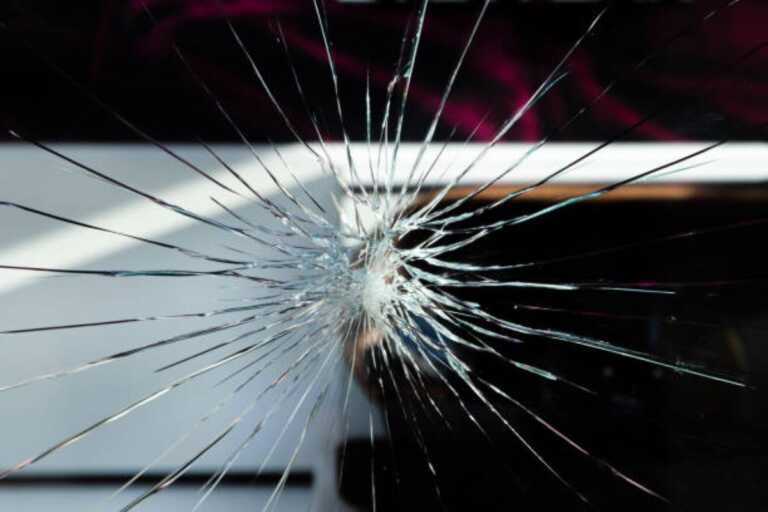 Ragazzini “terribili” in vena di bravate: i commercianti di Giovinazzo in ostaggio