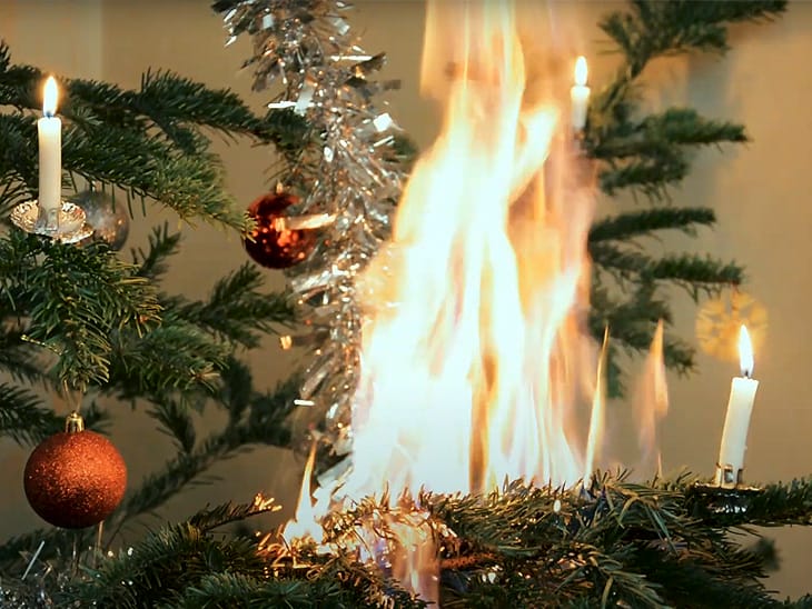 L’albero di Natale va in fiamme, incendio in casa. Evacuate tre abitazioni a Canosa di Puglia