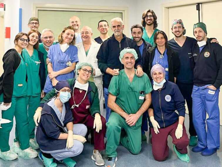 Galleria foto 'Bari, impiantato un innovativo defibrillatore sottocutaneo al Policlinico: è il primo al centro-sud' - foto 1