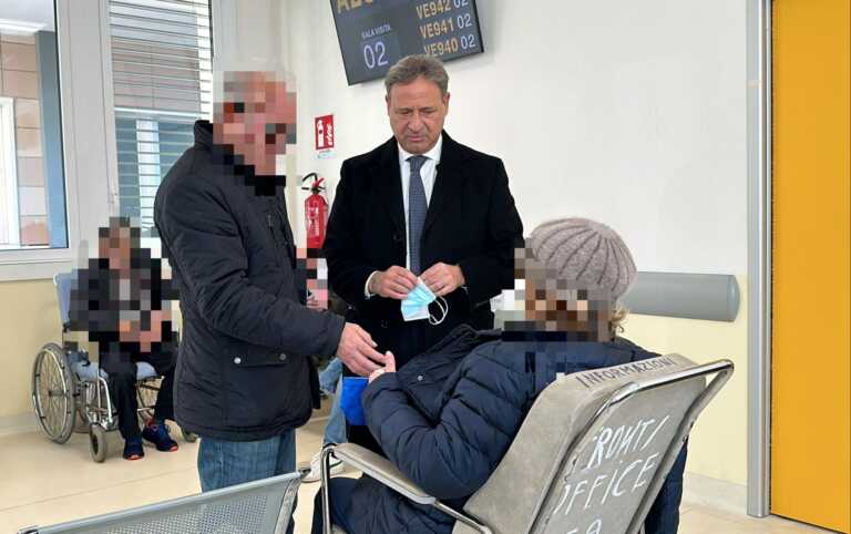 Ispezione di Pagliaro nel pronto soccorso del Fazzi di Lecce: «Troppi accessi e pochi medici» – VIDEO