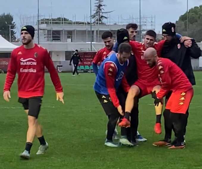 Tegola sul Bari: sospetta rottura del crociato per Koutsoupias, stagione finita per il greco?