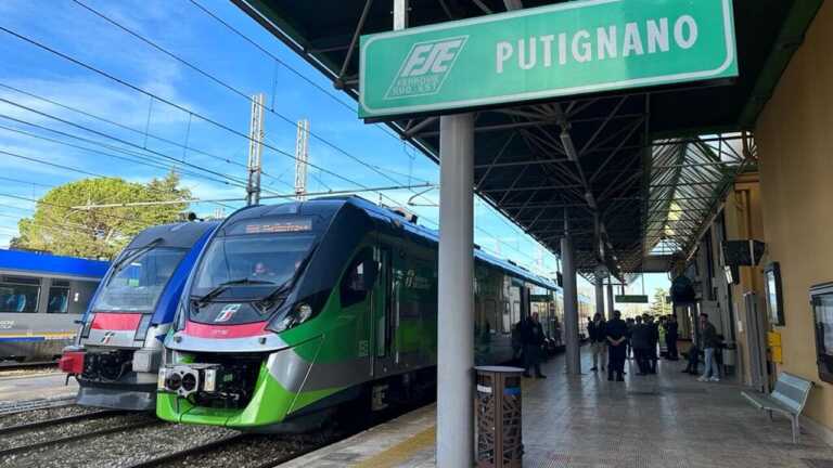 Putignano, trovano una borsa sui sedili: capotreno e macchinista delle Fse la restituiscono alla proprietaria