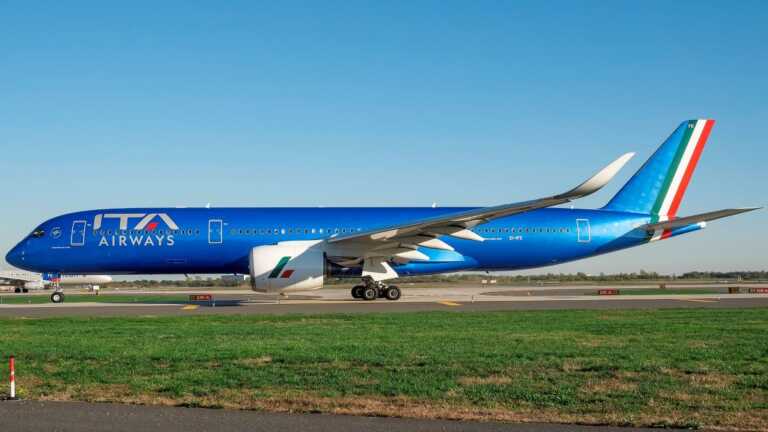 Problemi al carrello per un aereo a Brindisi: volo cancellato. Ai passeggeri rimborso da 250 euro