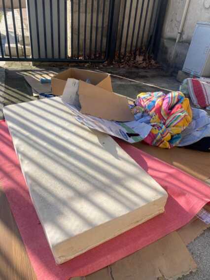 Bari: pestato a sangue senza fissa dimora, muore a pochi passi dalla stazione – VIDEO