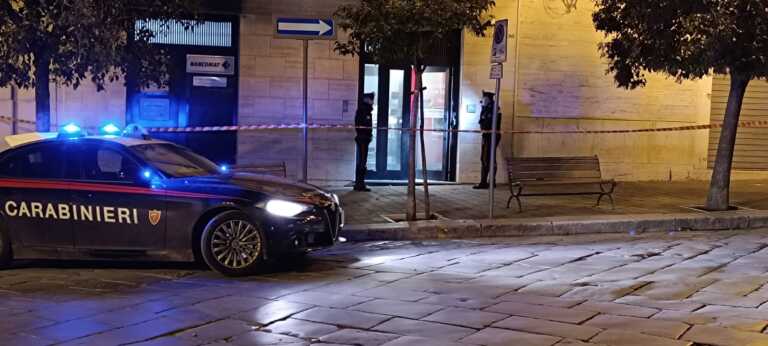 Assalto al bancomat a Torremaggiore: fanno esplodere lo sportello e fuggono con il bottino