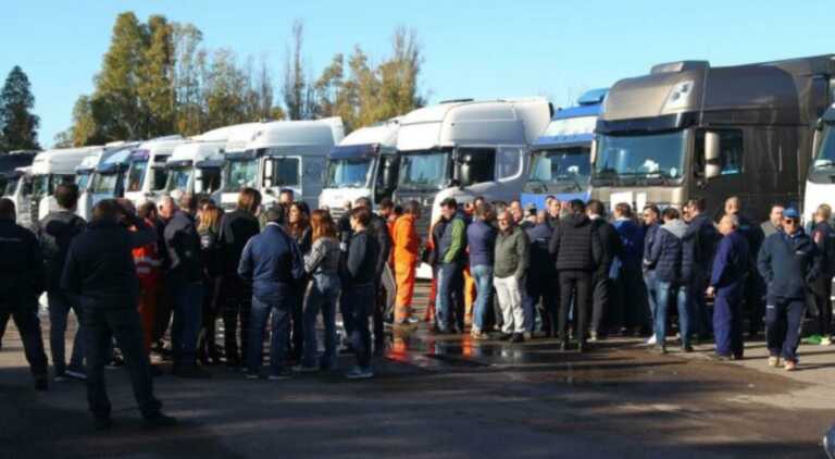 Ex Ilva, imprenditori e sindacati insieme in corteo intorno allo stabilimento: «Data storica per Taranto»