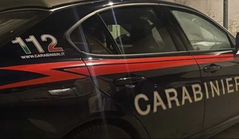 «Papà sta picchiando mamma». Una bambina di Potenza telefona al 112: arrestato l’uomo