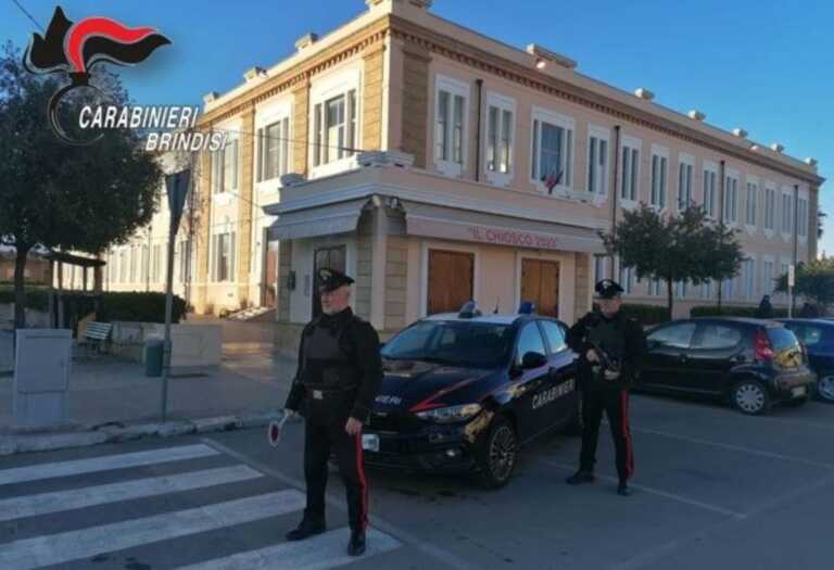 Sorpreso a rubare in una casa tenta la fuga e morde un carabiniere: arrestato un 22enne nel Brindisino