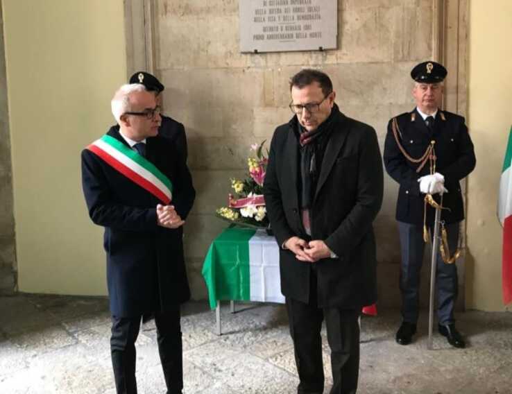Galleria foto 'Cerimonia lampo a Bitonto per ricordare Michele Tatulli, ucciso dalla Br. La sorella: «Umiliati i caduti»' - foto 1