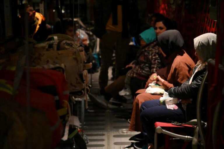 Galleria foto 'Bari aderisce alla Giornata per le vittime civili delle guerre, Decaro: «Il dialogo è l’unica arma»' - foto 1