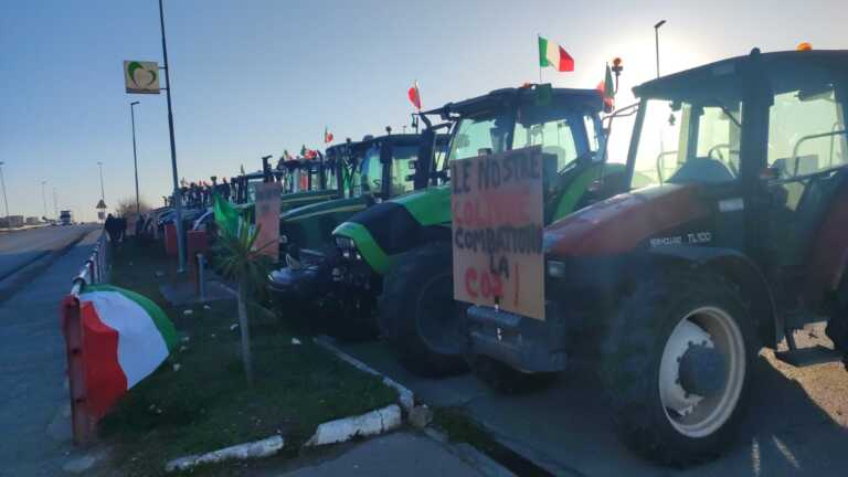 Protestano gli agricoltori di Capitanata: «Più tutele per il settore». Ricevuti in prefettura a Foggia