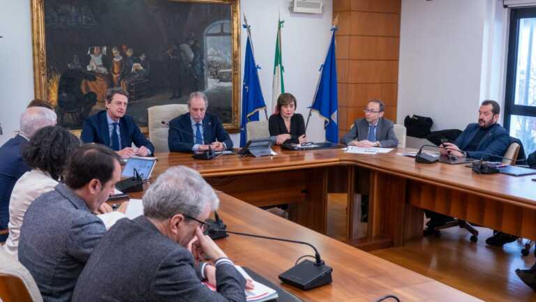 Siglato il contratto di servizio tra Trenitalia e Regione Basilicata: 8 nuovi treni e investimenti da 98 mln – VIDEO