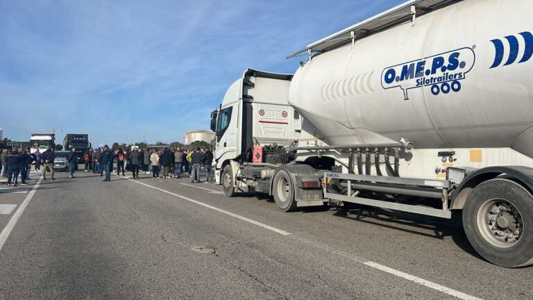 Ex Ilva, prosegue la protesta delle imprese dell’indotto: corteo e blocchi stradali a Taranto