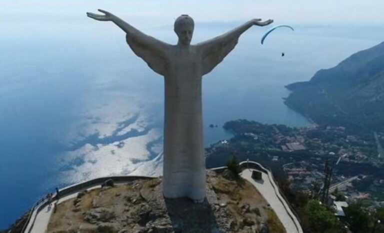 Il simbolo della Perla del Tirreno perde pezzi, la denuncia: «Il Cristo di Maratea è in pericolo»