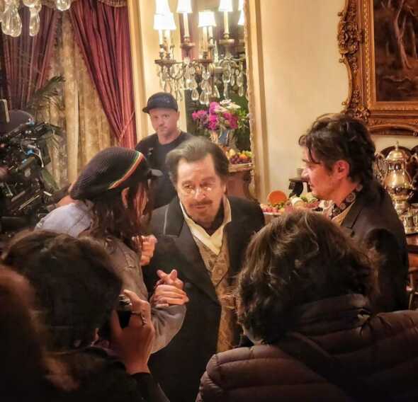 Galleria foto 'Scamarcio è Modigliani: sui social la foto dell’attore andriese con Johnny Depp e Al Pacino' - foto 1