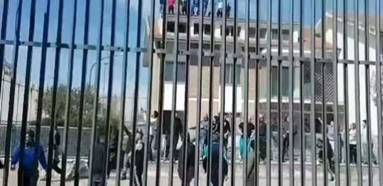 Foggia, droga e telefoni ai detenuti. C’è il giro di vite