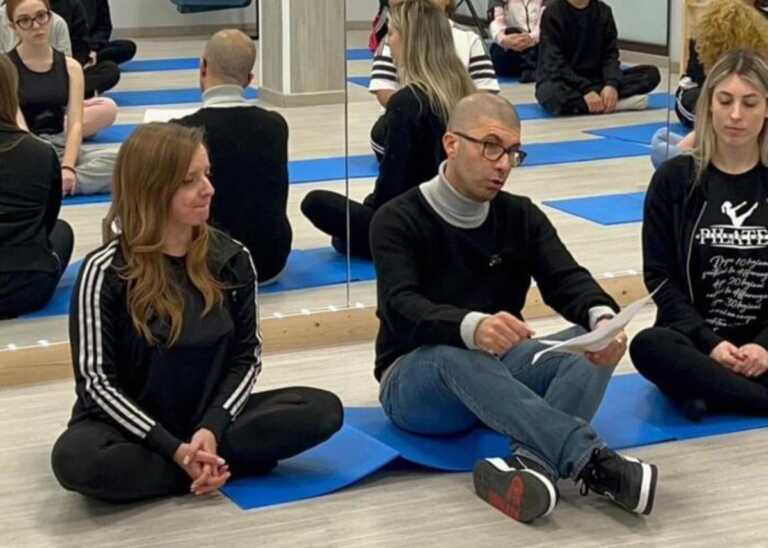 La catechesi in palestra: a Margherita di Savoia don Michele porta la Bibbia tra pesi e tapis roulant