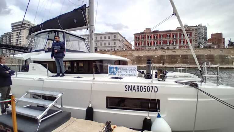 A Taranto arriva Amphitrite, il catamarano che scopre i tesori nascosti sott’acqua