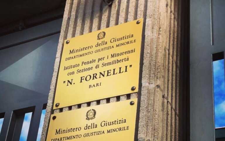 I selfie nel video su TikTok: così la vita nel carcere minorile di Bari finisce sui social network
