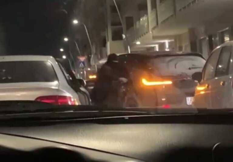 Rubano un’auto a Barletta: le immagini diventano virali. La rabbia del sindaco: «Smettetela di saccheggiarci» – VIDEO
