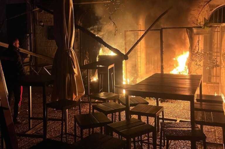Trani, incendio in un bar in pieno centro: probabile l’origine dolosa. I proprietari: «Torneremo presto» – VIDEO