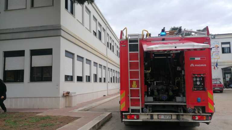 Trinitapoli, incendio nella scuola “Staffa”: nessun ferito. Non si esclude l’origine dolosa