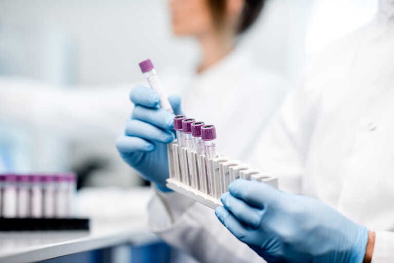 Laboratori analisi, in Puglia quasi duecento rischiano la chiusura: 2mila lavoratori sulla graticola