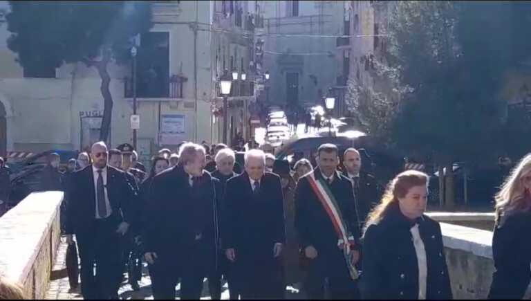 Bari, Mattarella al Castello Svevo per visitare la mostra sulle stragi nazifasciste nella Guerra di Liberazione – VIDEO