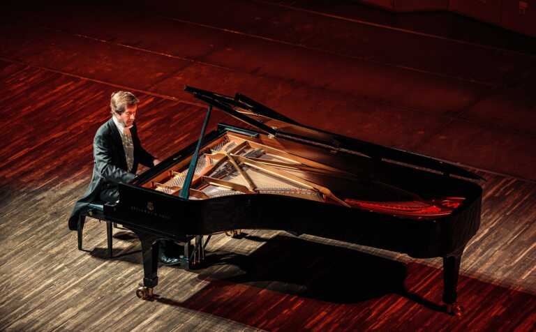 Da Mendelssohn a Chopin: tutto esaurito al Petruzzelli di Bari per il recital di Nikolai Lugansky