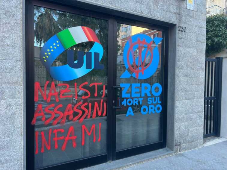 “No vax” imbrattano la sede della Uil Puglia a Bari. Il sindacato: «Rispetto per la casa dei lavoratori» – VIDEO