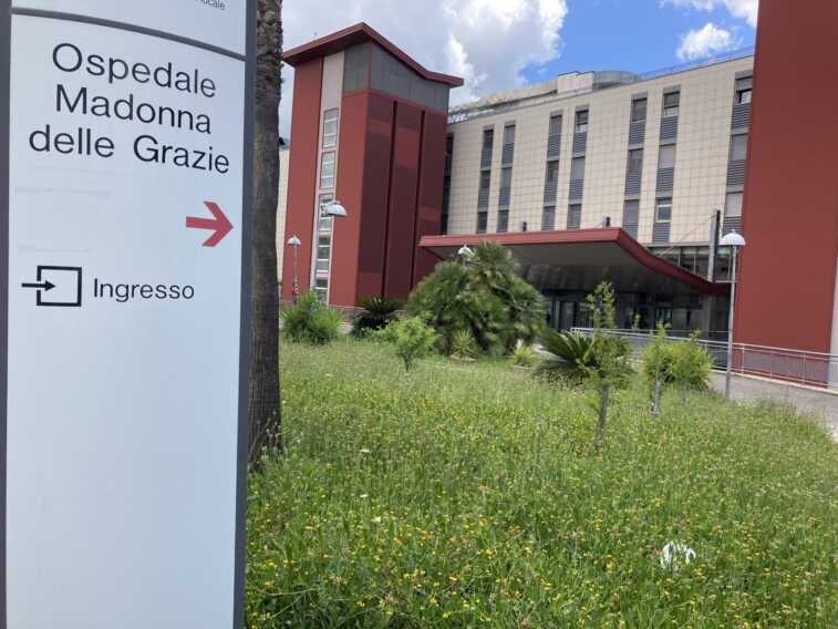 Matera, 66enne si ferisce al collo mentre esegue lavori in casa: salvato in ospedale
