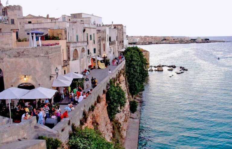 Galleria foto 'Gestivano spiagge pubbliche in maniera privatistica con estorsioni e minacce: in 4 nei guai a Otranto' - foto 1