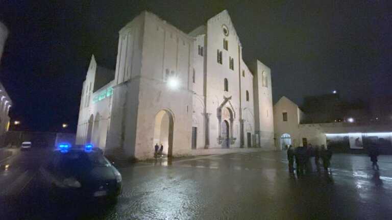 Pretende denaro per permettere ad altre donne di prostituirsi nella sua zona: 30enne arrestata a Bari