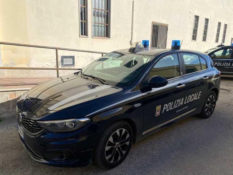 Inveisce contro i pendolari nella stazione di Bitonto: arrestato un 25enne. Era ricercato a Verona