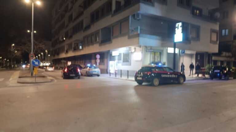 Rapina in una tabaccheria a Cerignola: «Mi ha puntato contro la pistola, c’era mia figlia di 7 anni»