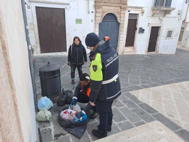 Martina Franca, guerra a chi sporca: rifiuti abbandonati anche in centro città