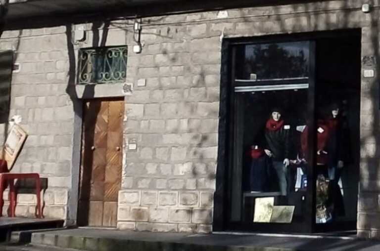 Saldi, partenza al rallentatore nel Potentino: «Data sbagliata. Nei negozi non c’è nessuno»